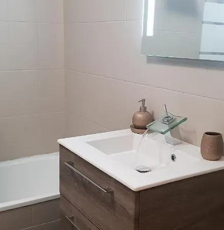Joli Appartement Avec Jacuzzi Exterieur Privatif